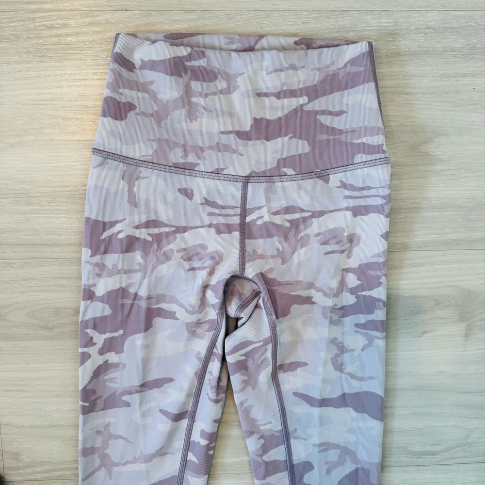 Lululemon wunder under purple camo leggings size 2 28” tights - Picture 3 of 11